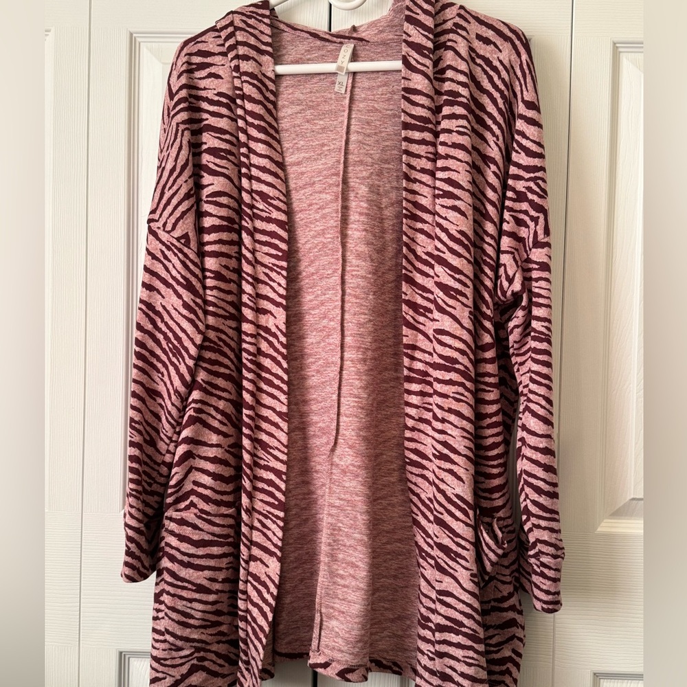 Cozy pink and burgundy zebra striped XL